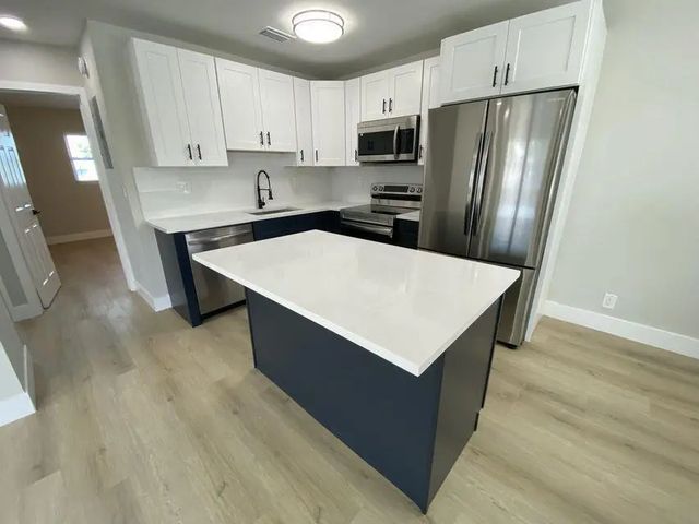 3 of 27 - 332 Walton Boulevard, West Palm Beach, FL
