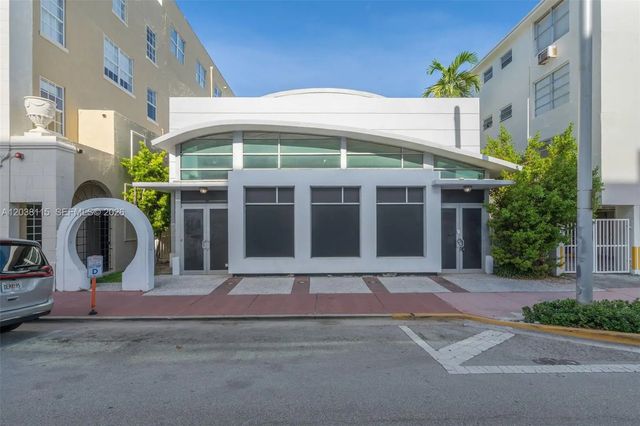 4 of 37 - 721 Collins Avenue, Miami Beach, FL