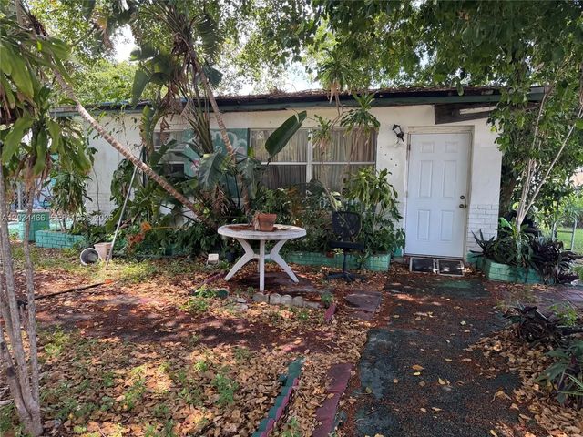 2327 Freedom Street, Hollywood