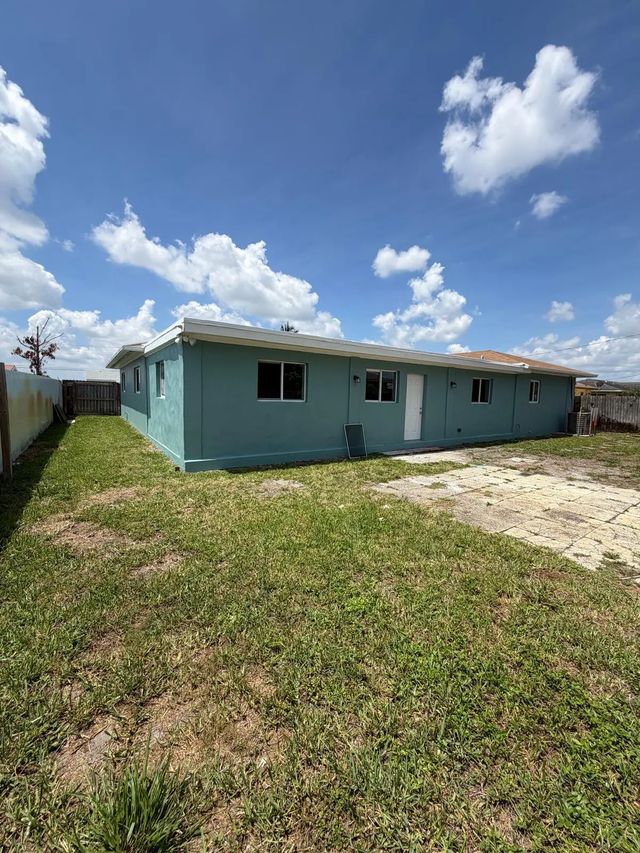 3 of 20 - 1405 6th Street, West Palm Beach, FL