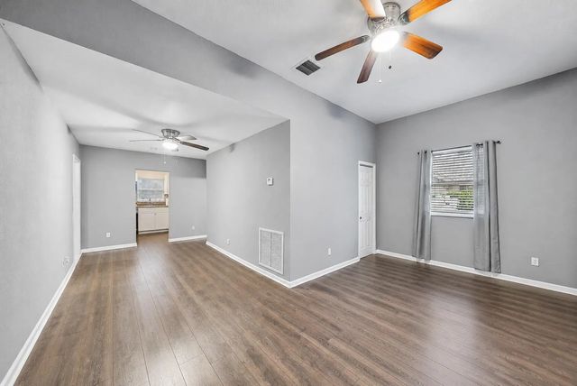 3 of 8 - 3207 Pinewood Avenue, West Palm Beach, FL