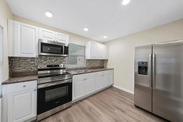 4 of 8 - 3207 Pinewood Avenue, West Palm Beach, FL