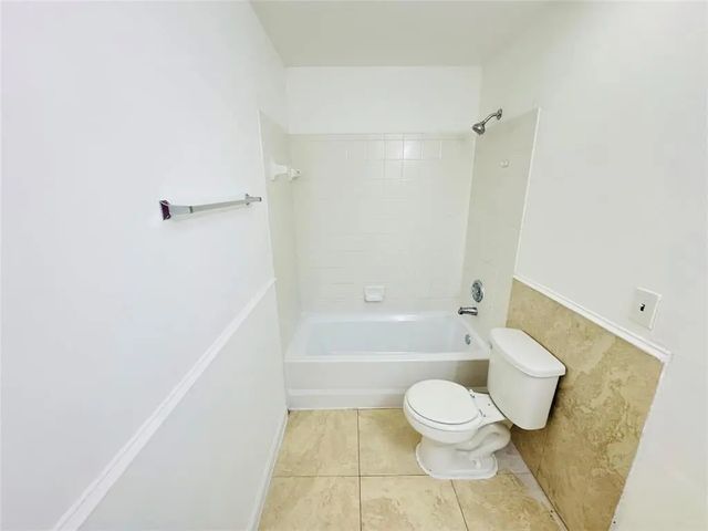 3 of 13 - 1068 N Benoist Farms Road #302, West Palm Beach, FL