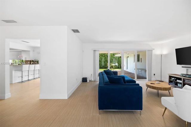 4 of 26 - 811 Capri Street, Coral Gables, FL