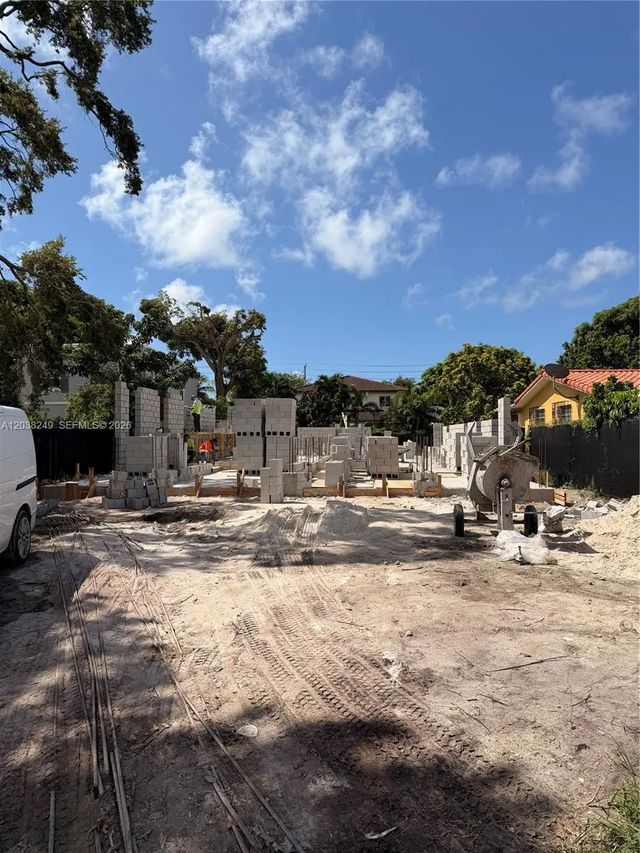2 of 9 - 2544 Sw 17th Street, Miami, FL