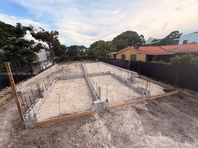 4 of 9 - 2544 Sw 17th Street, Miami, FL