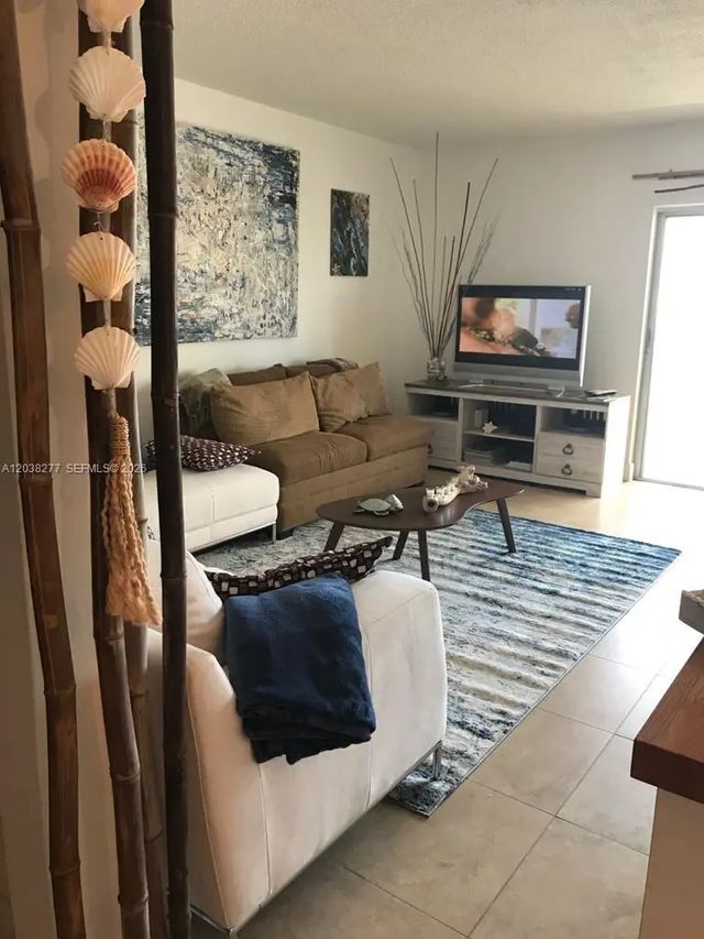 5 of 32 - 320 S Surf Road #305, Hollywood, FL