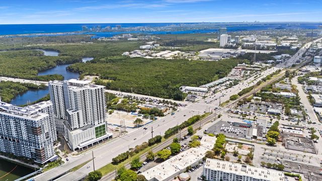 4 of 16 - 16375 Biscayne Boulevard, North Miami Beach, FL