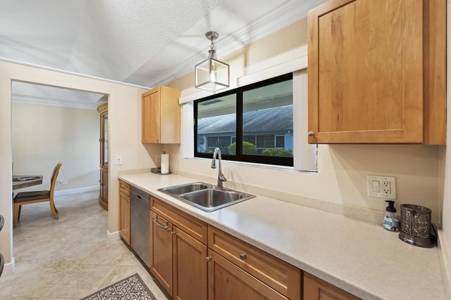 2 of 37 - 109 Half Moon Circle #c, Jupiter, FL