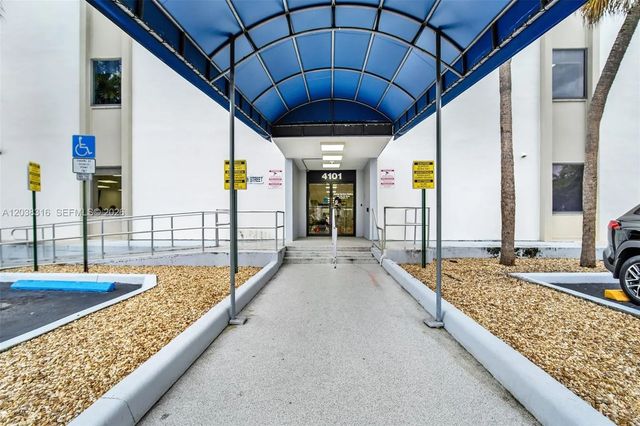 4 of 21 - 4101 Nw 4th Street, Plantation, FL