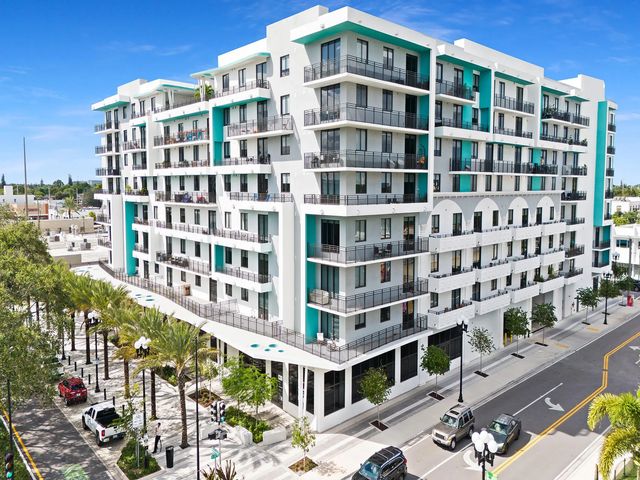 2 of 48 - 2001 Hollywood Boulevard, Hollywood, FL