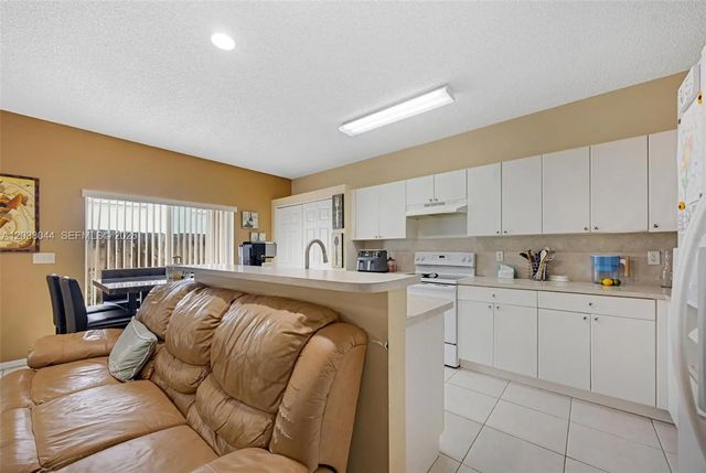 4 of 19 - 2209 Se 25th Avenue #2209, Homestead, FL