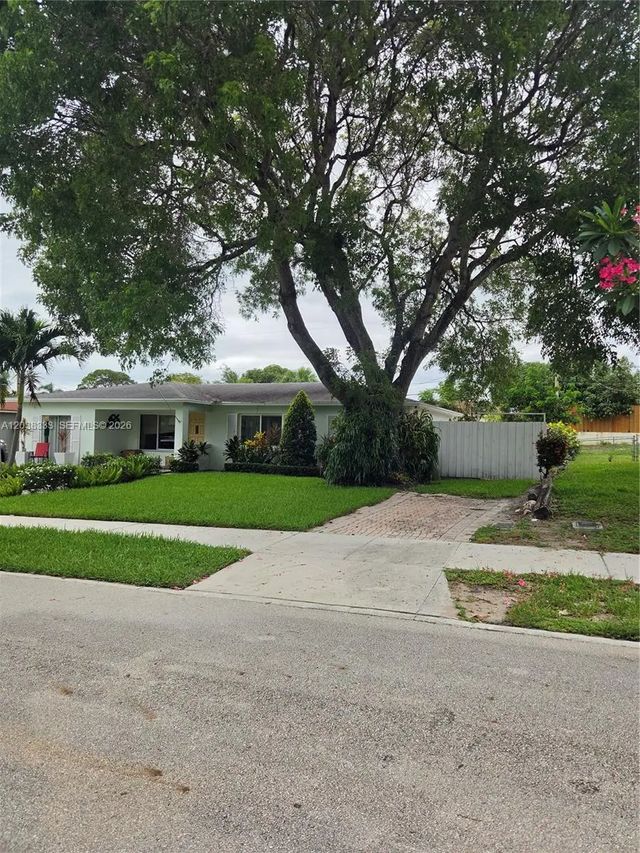 2 of 6 - 1732 N 15th Avenue N, Lake Worth, FL