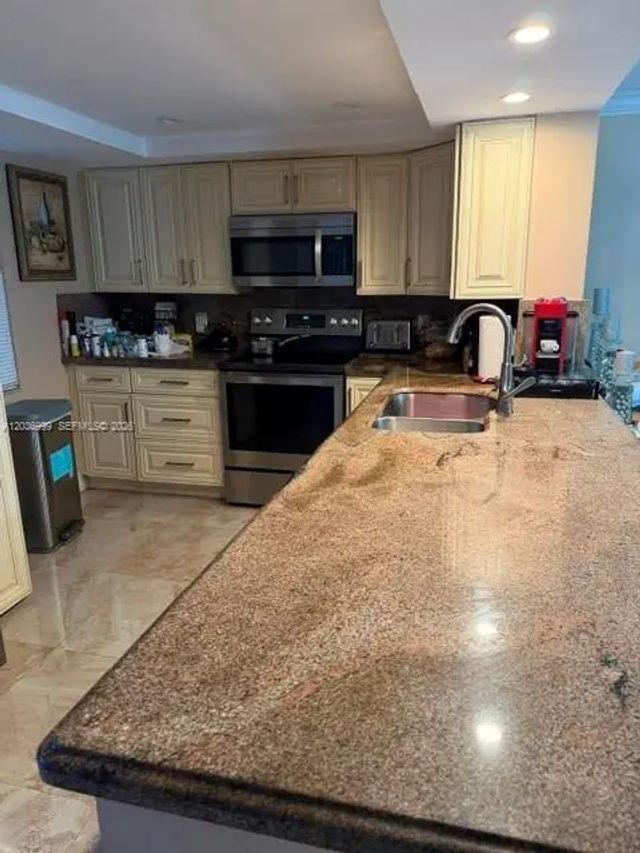 4 of 8 - 101 Se 3rd Avenue #506, Dania Beach, FL