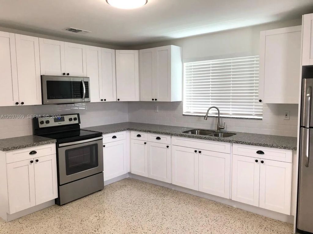 12020 Ne 12th Court #12020, Biscayne Park