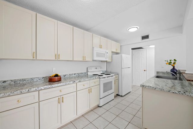 5190 E Sabal Palm Boulevard #209, Tamarac