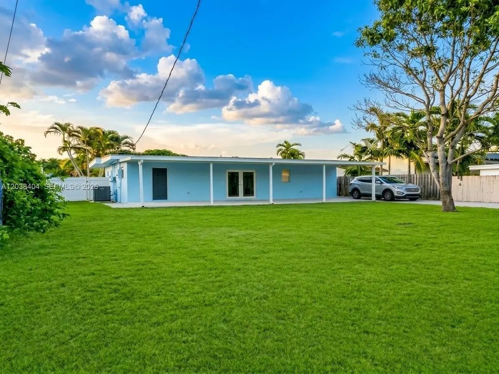 572 E 38th Street, Hialeah