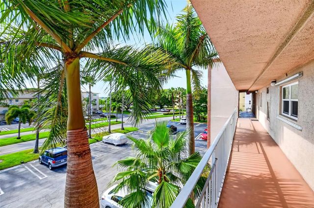 5 of 47 - 2615 Ne 1st Court #303, Boynton Beach, FL