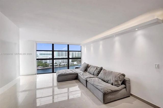 400 Leslie Drive #1022, Hallandale Beach