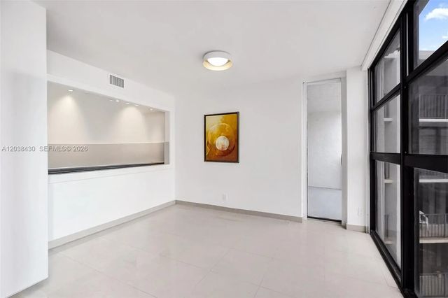 4 of 12 - 400 Leslie Drive #1022, Hallandale Beach, FL