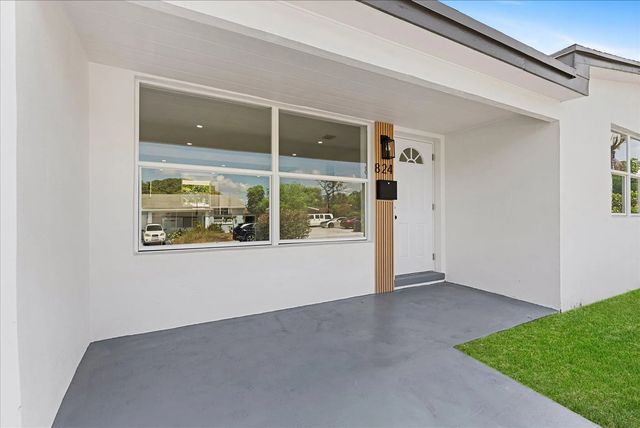 3 of 26 - 824 S F Street, Lake Worth, FL
