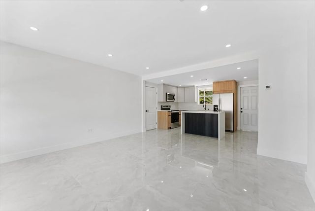 4 of 26 - 824 S F Street, Lake Worth, FL