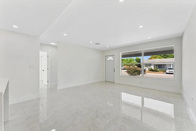 5 of 26 - 824 S F Street, Lake Worth, FL