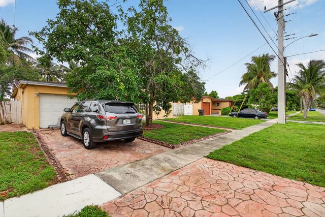 3 of 29 - 4390 Nw 35th Avenue, Lauderdale Lakes, FL