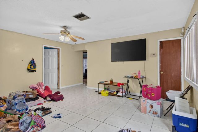 5 of 29 - 4390 Nw 35th Avenue, Lauderdale Lakes, FL