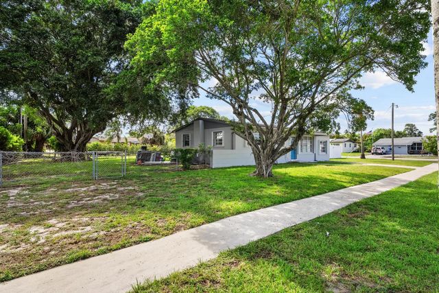 4 of 35 - 153 Abaco Drive, Palm Springs, FL