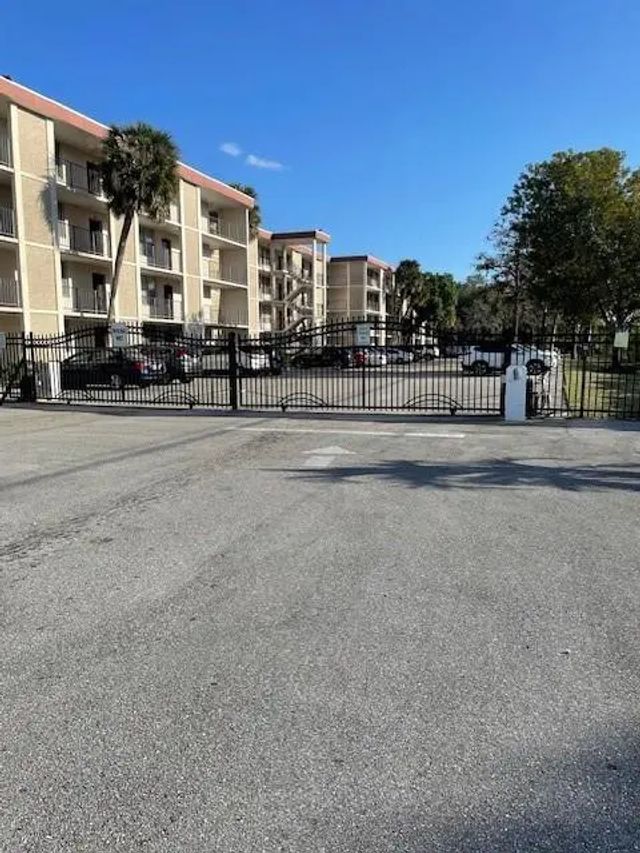3 of 38 - 2649 Nw 48th Terrace #433, Lauderdale Lakes, FL