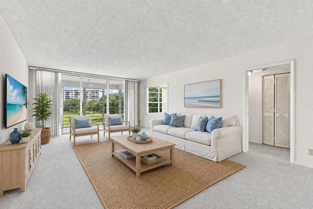 555 Oaks Lane #303, Pompano Beach