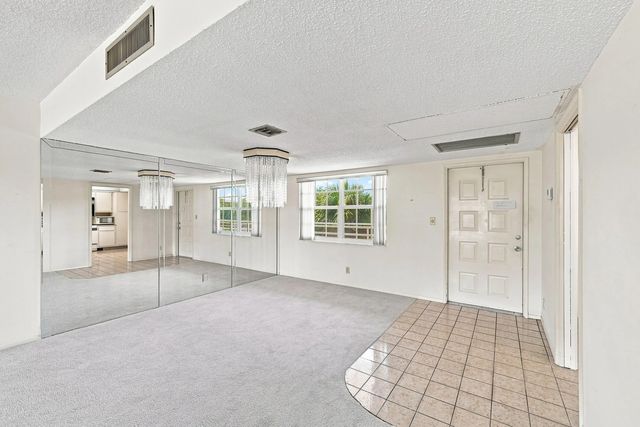 5 of 51 - 555 Oaks Lane #303, Pompano Beach, FL