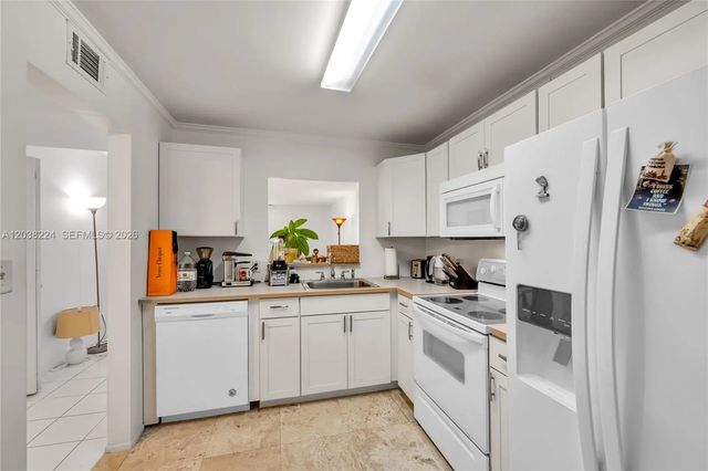2 of 25 - 1020 Meridian Avenue #715, Miami Beach, FL