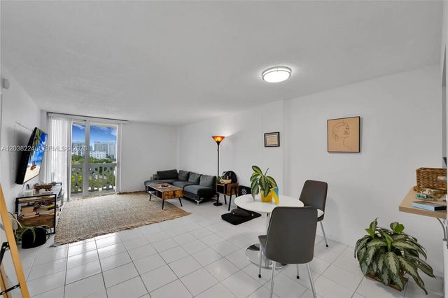 3 of 25 - 1020 Meridian Avenue #715, Miami Beach, FL