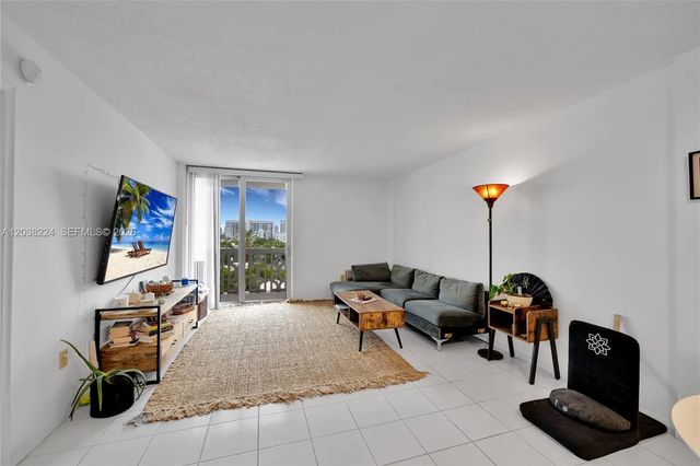 4 of 25 - 1020 Meridian Avenue #715, Miami Beach, FL