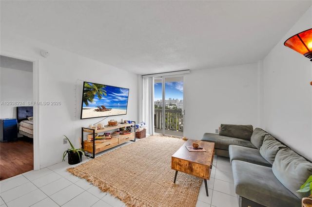 5 of 25 - 1020 Meridian Avenue #715, Miami Beach, FL