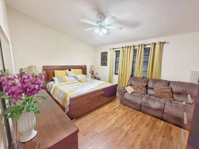 4 of 41 - 10877 Nw 8th Street, Pembroke Pines, FL