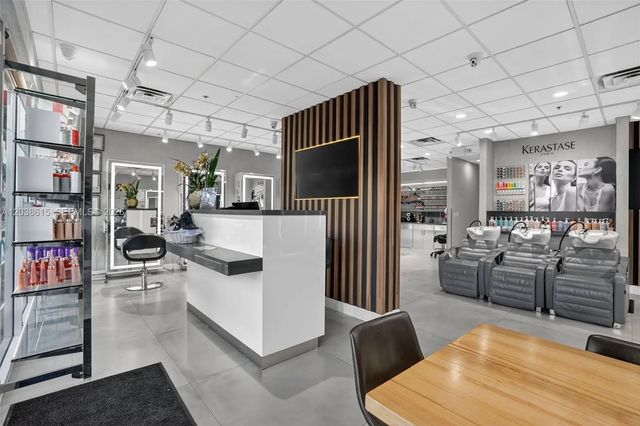 Second Generation Second Generation Beauty Salon For Lease In Hialea, 