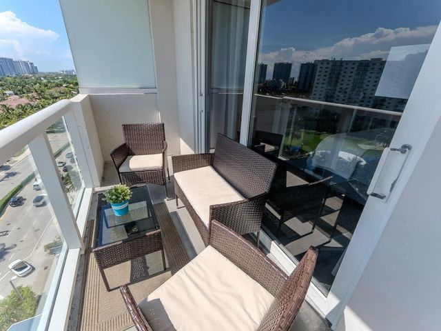4 of 17 - 19201 Collins Avenue #1038, Sunny Isles Beach, FL