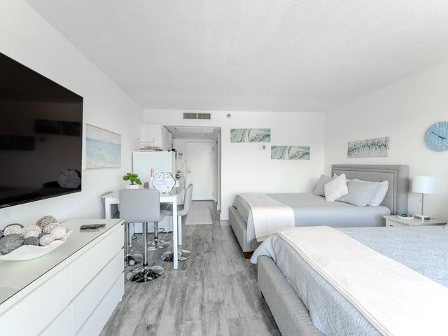 5 of 17 - 19201 Collins Avenue #1038, Sunny Isles Beach, FL