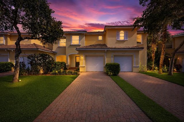 2 of 32 - 13352 Georgian Court, Wellington, FL