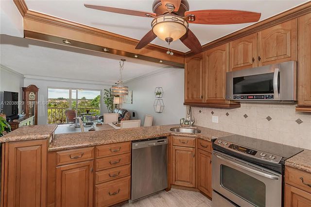 3 of 28 - 4800 Hillcrest Lane #501, Hollywood, FL