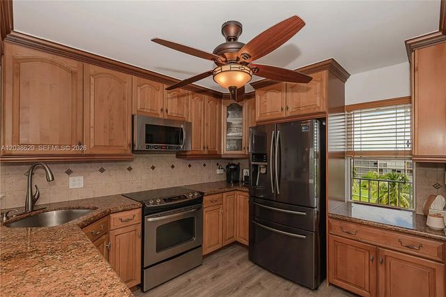 4 of 28 - 4800 Hillcrest Lane #501, Hollywood, FL