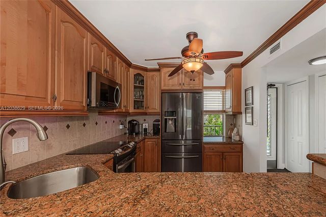 5 of 28 - 4800 Hillcrest Lane #501, Hollywood, FL