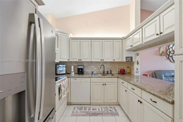 2 of 38 - 104 Freedom Court #104, Deerfield Beach, FL