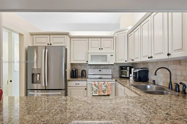3 of 38 - 104 Freedom Court #104, Deerfield Beach, FL