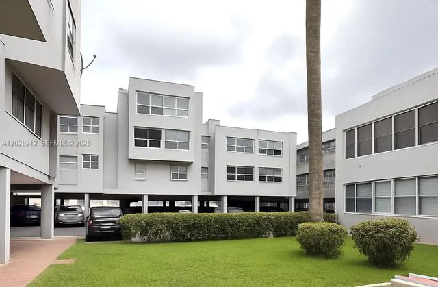 3 of 25 - 1555 W 44th Place #203, Hialeah, FL