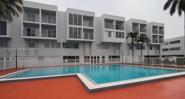 5 of 25 - 1555 W 44th Place #203, Hialeah, FL