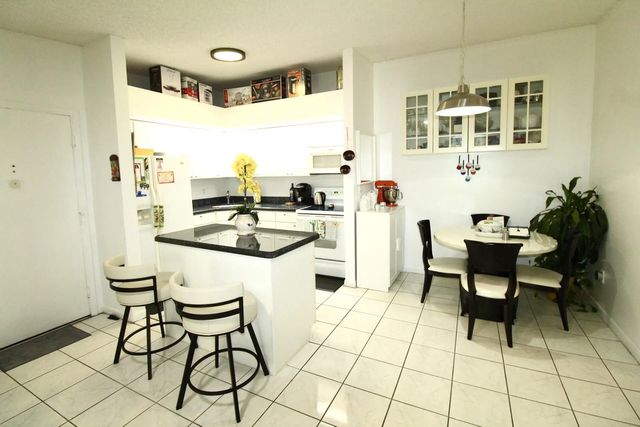 9342 S Belfort Circle #214, Tamarac